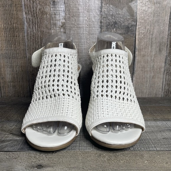 New Womens Sonoma Basset Hound White Faux Leather Woven Heeled Sandals Size 9.5 - Picture 3 of 8